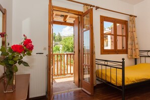 Room - 2 Similar Houses With Pool to Share Small Village, Near Various Beaches (Apokoronas)