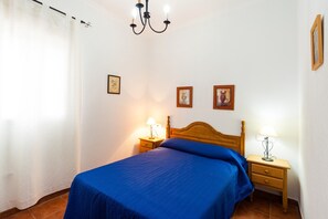 2 chambres, fer et planche à repasser, Wi-Fi gratuit, draps fournis