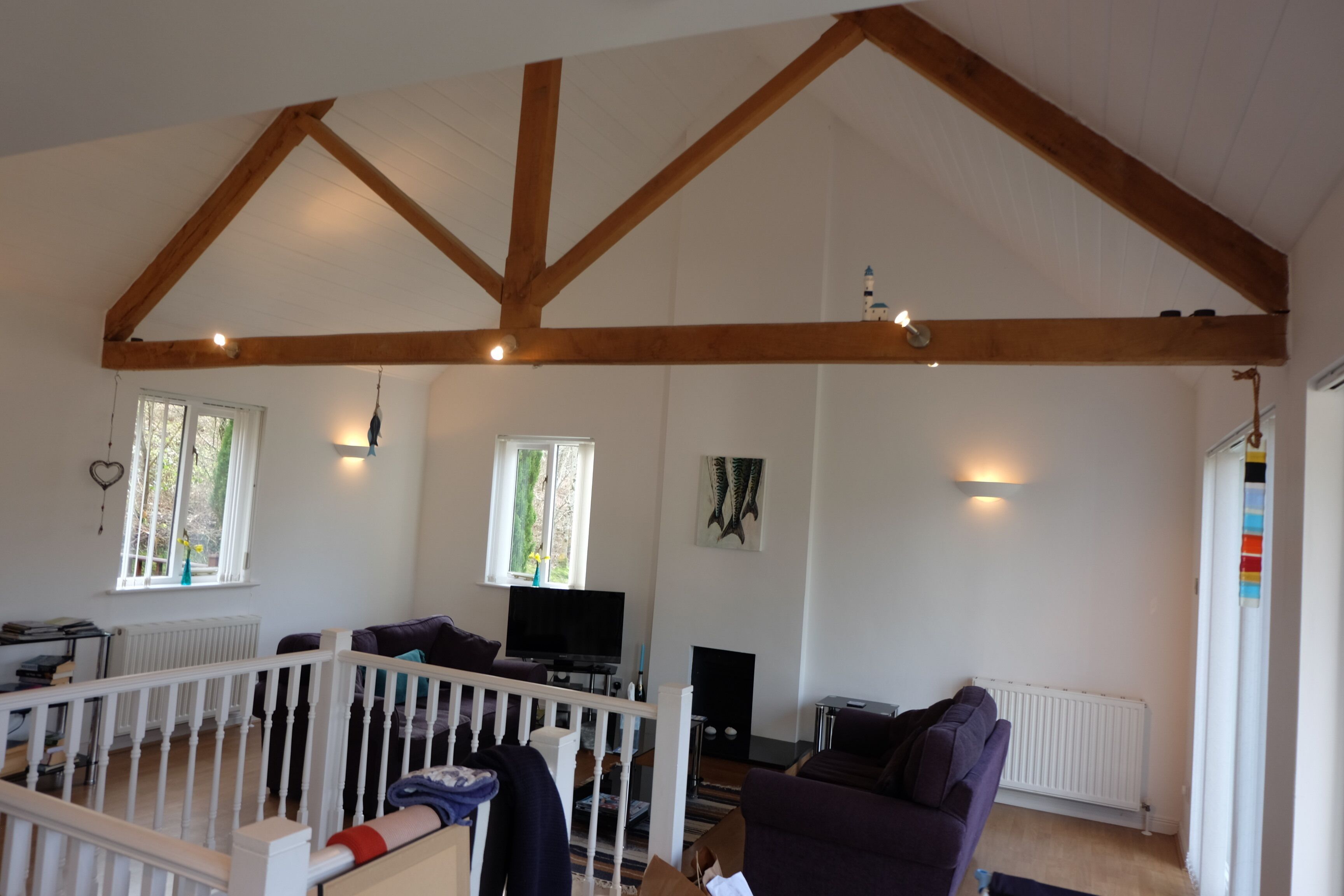House, Multiple Beds | Living room | 30-inch TV with digital channels