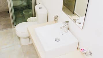Room, 1 Bedroom, Smoking | Bathroom