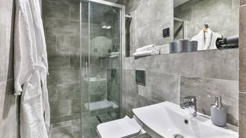 Shower, free toiletries, hair dryer, towels