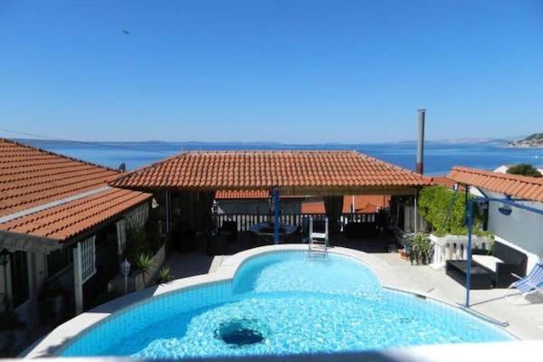 Seasonal outdoor pool, sun loungers