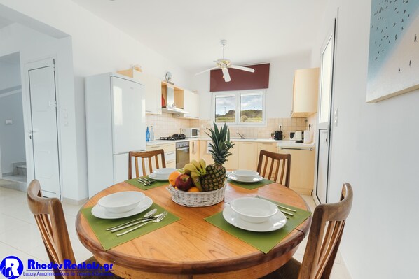 Villa, 4 habitaciones, balcón, vista al jardín | Comedor