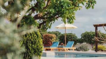 Vila, 4 quartos, sacada, vista para o jardim | Terraço/pátio