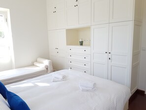 2 chambres, chambres insonorisées, fer et planche à repasser