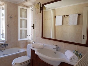 Free toiletries, hair dryer, towels - Villa Antoon Zakynthos (Zakynthos)