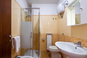 تجهيزات دش، مجففات شعر، مناشف