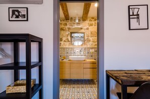 Premium Double Room (Premium Double Room with City View) | Bathroom