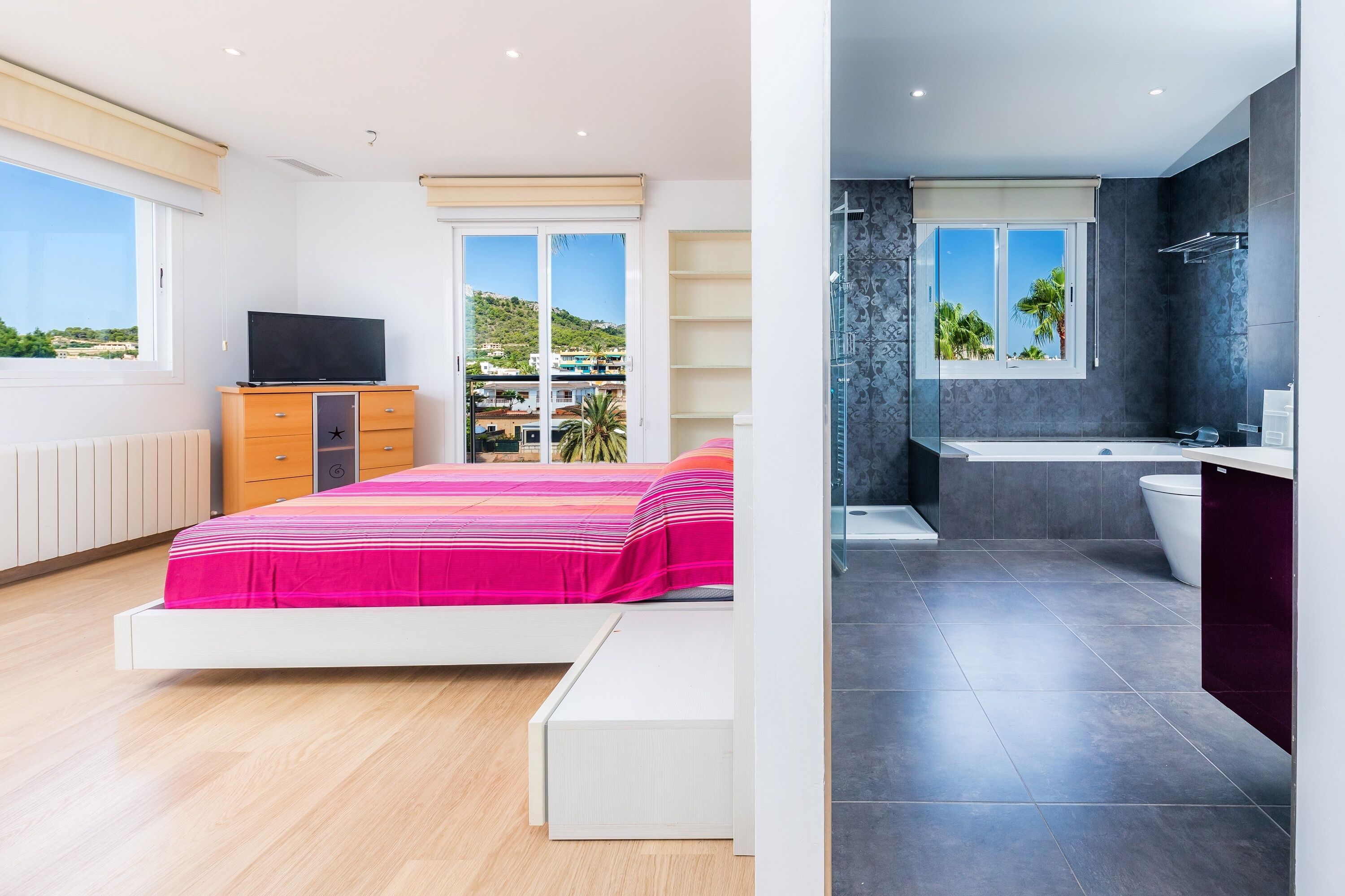 2 slaapkamers, een strijkplank/strijkijzer, gratis wifi, beddengoed