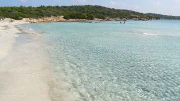 Una spiaggia nelle vicinanze