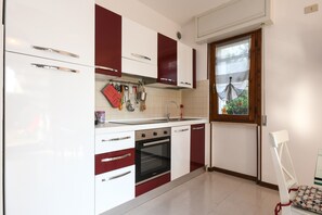 Fridge, oven, stovetop, dishwasher - Great Location with Charming Patio - Prato Verde - Girasole (San Felice del Benaco)