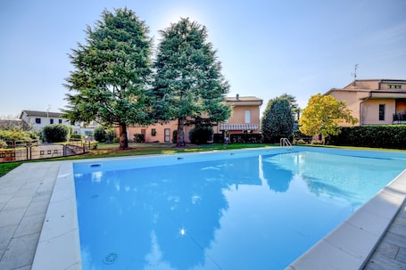 Pool. Great Location with Charming Patio - Prato Verde - Girasole