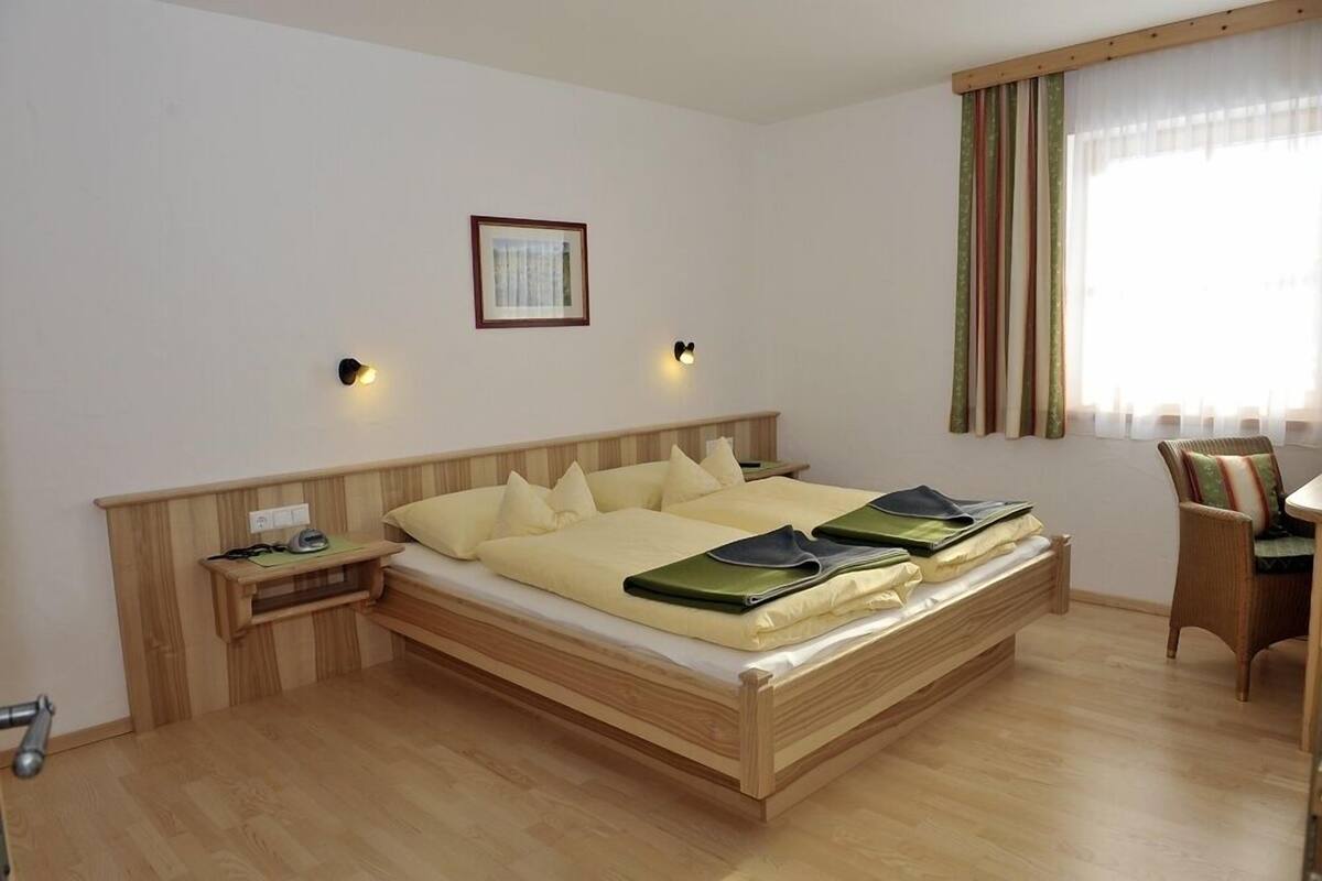 Classic-Apartment, 1 Schlafzimmer, Terrasse (Kulm) | 1 Schlafzimmer, Schreibtisch, laptopgeeigneter Arbeitsplatz, Babybetten