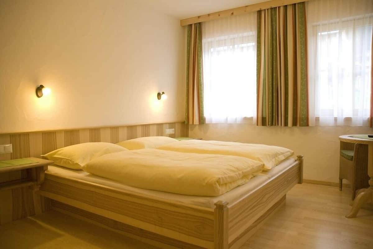 Apartment, 1 Schlafzimmer, Terrasse (Ramsau) | 1 Schlafzimmer, Schreibtisch, laptopgeeigneter Arbeitsplatz, Babybetten