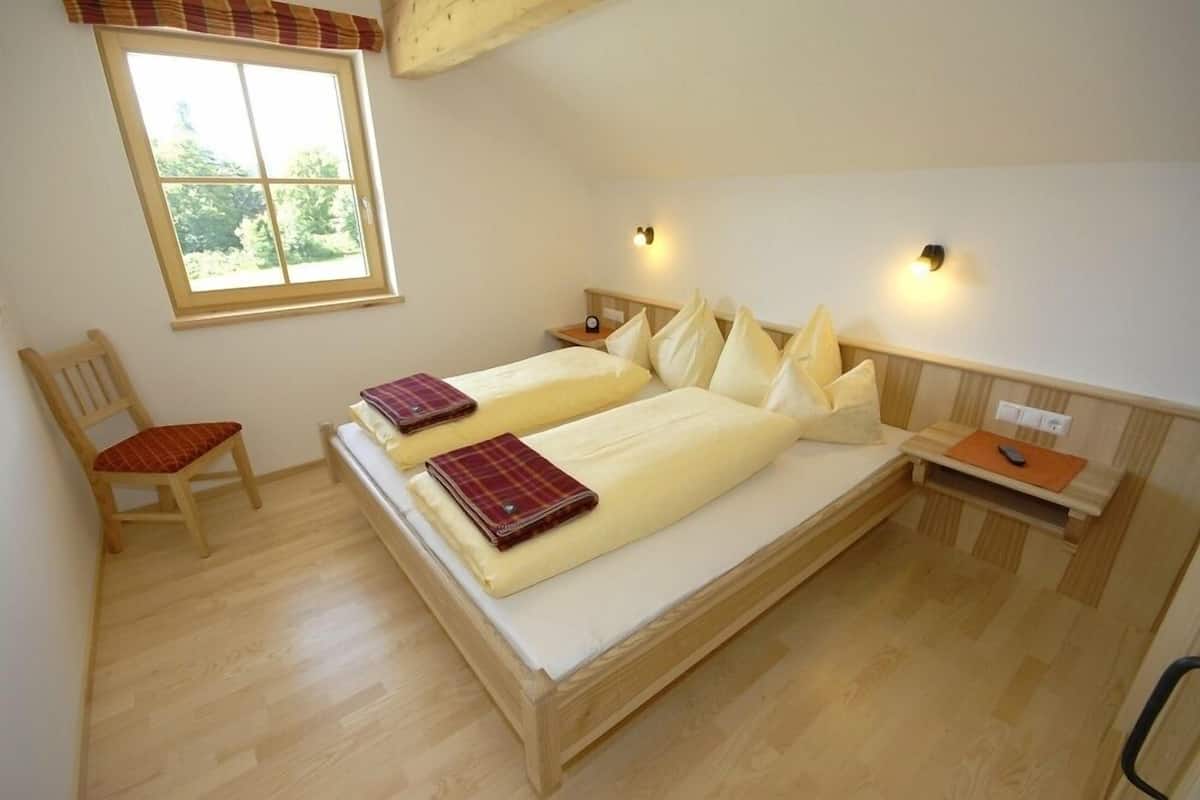 Apartment, 1 Schlafzimmer, Balkon (Dachstein) | 1 Schlafzimmer, Schreibtisch, laptopgeeigneter Arbeitsplatz, Babybetten