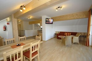 Appartement, 1 chambre, balcon (Dachstein) | Repas dans la chambre