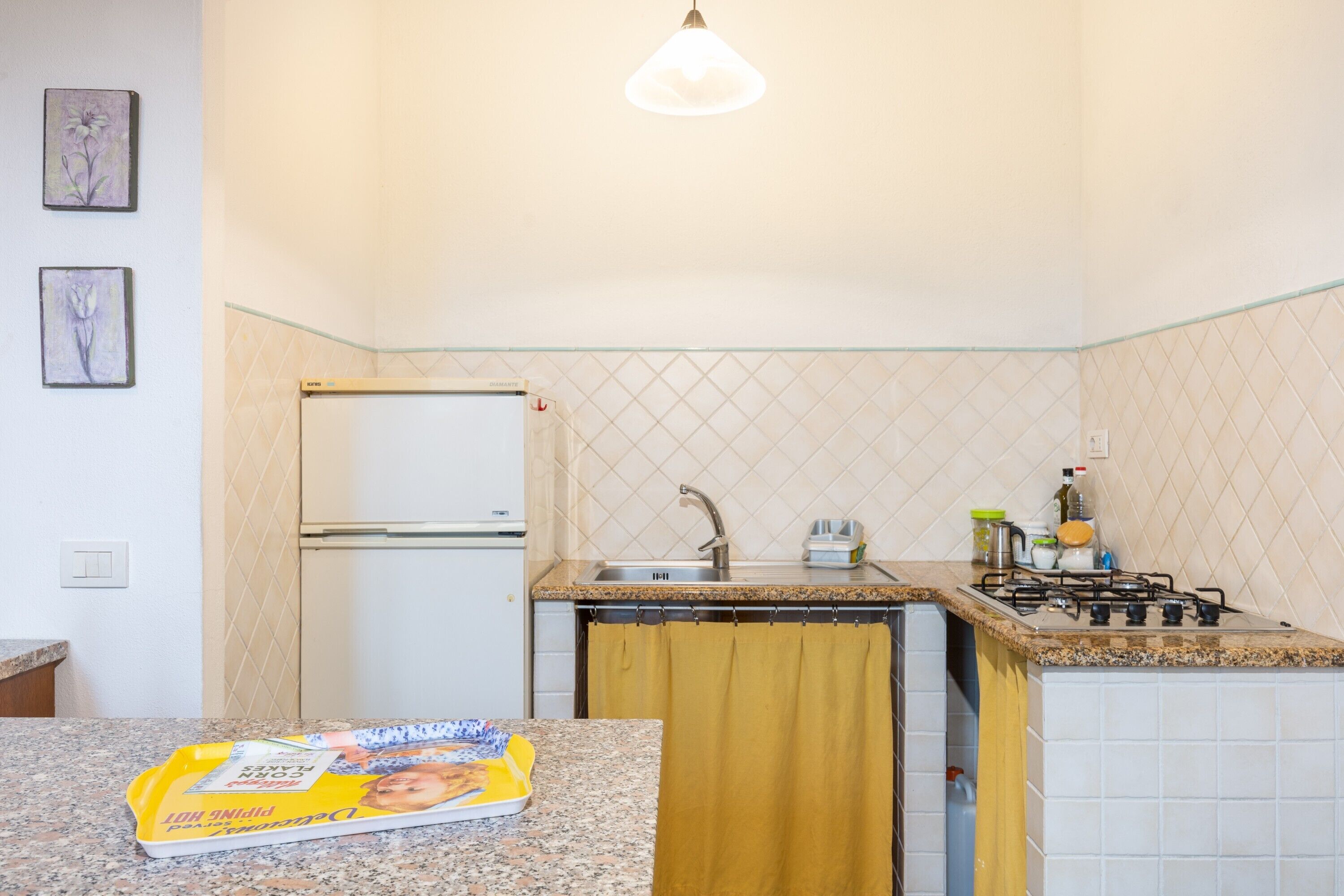 Kühlschrank, Ofen, Herdplatte, Wasserkocher