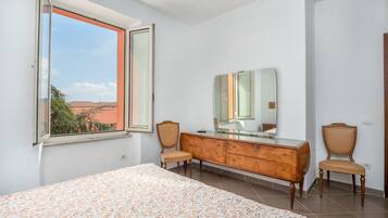 2 bedrooms, bed sheets