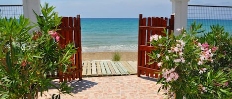 House, 2 Bedrooms, Smoking, Patio | Beach