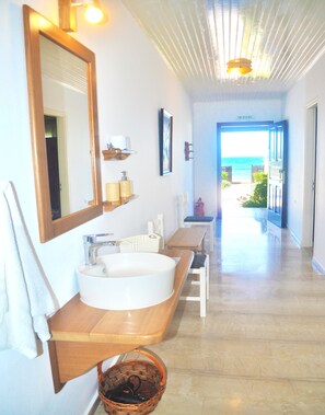 Hallway - Beachfront Vacation Home "eftichia" (Corfu)