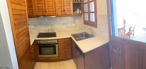 Villa, 3 Bedrooms, Smoking, Balcony | Private kitchen