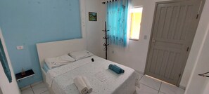Comfort Double Room, 1 Double Bed | Desk, free WiFi, bed sheets - Guest House Palmeiras (Cabo Frio)