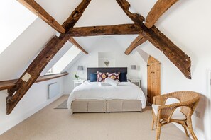 Traditional Apartment, 5 Bedrooms | 5 bedrooms, premium bedding, individually decorated - Charming Cotswold Getaway Apartments in Burford (Burford)