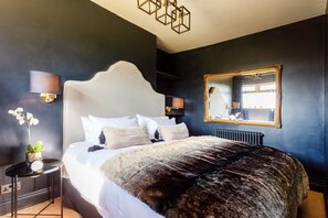 Traditional Cottage (12 Bedrooms - 24 Guests) | Premium bedding, individually decorated, individually furnished - Collection of five Homes Close to River Thames (Faringdon)