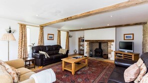 Traditional Cottage (14 Bedrooms - 28 Guests) | Living room | Fireplace - Collection of five spacious barns near Faringdon (Faringdon)