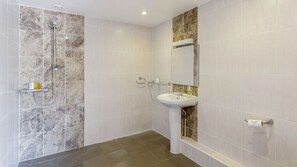 Traditional-Ferienhaus (14 Bedrooms - 28 Guests) | Badezimmer | Haartrockner, Handtücher