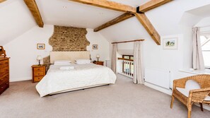 Traditional Cottage (14 Bedrooms - 28 Guests) | 14 bedrooms, premium bedding, individually decorated - Collection of five spacious barns near Faringdon (Faringdon)