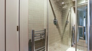 Traditional Cottage, 6 Bedrooms | Bathroom