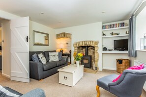 Standard Cottage, 2 Bedrooms | Living room | Fireplace - Quintessential Cotswold Cottage near Cirencester (Cirencester)