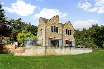 Romantic Retreat with Glorious Cotswold Views