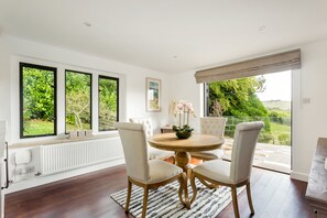 Luxury Cottage, 1 Bedroom | In-room dining - Romantic Retreat with Glorious Cotswold Views (Gloucester)