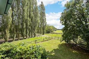 Traditional Cottage, 3 Bedrooms | Garden view