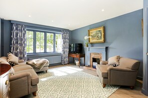 Traditional Cottage, 3 Bedrooms | Living room
