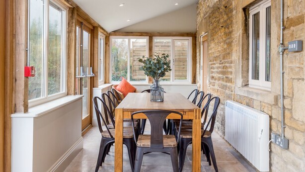 In-room dining - Spacious 4 bed Home with Fabulous Cotswold Views (Moreton-in-Marsh)