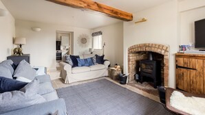 Living room - Spacious 4 bed Home with Fabulous Cotswold Views (Moreton-in-Marsh)
