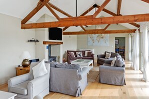 Traditional Cottage (15 Bedrooms - 35 Guests) | Living area | Fireplace - Stunning Group of 3 Barn Conversions in Cotswolds (Bampton)