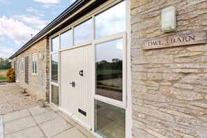 Exterior - Stunning Group of 3 Barn Conversions in Cotswolds (Bampton)