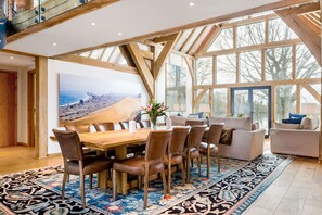 Luxury Cottage, 5 Bedrooms | In-room dining - Stunning Lakeside Country Retreat near Cirencester (Cirencester)