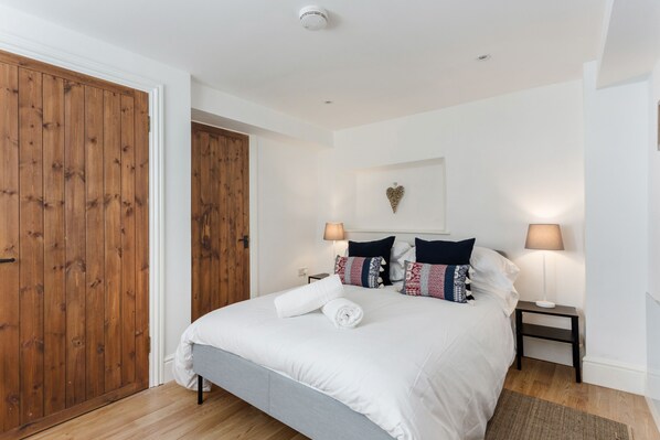 1 bedroom, premium bedding, individually decorated - Stylish Cotswold Apartment in Central Burford (Burford)