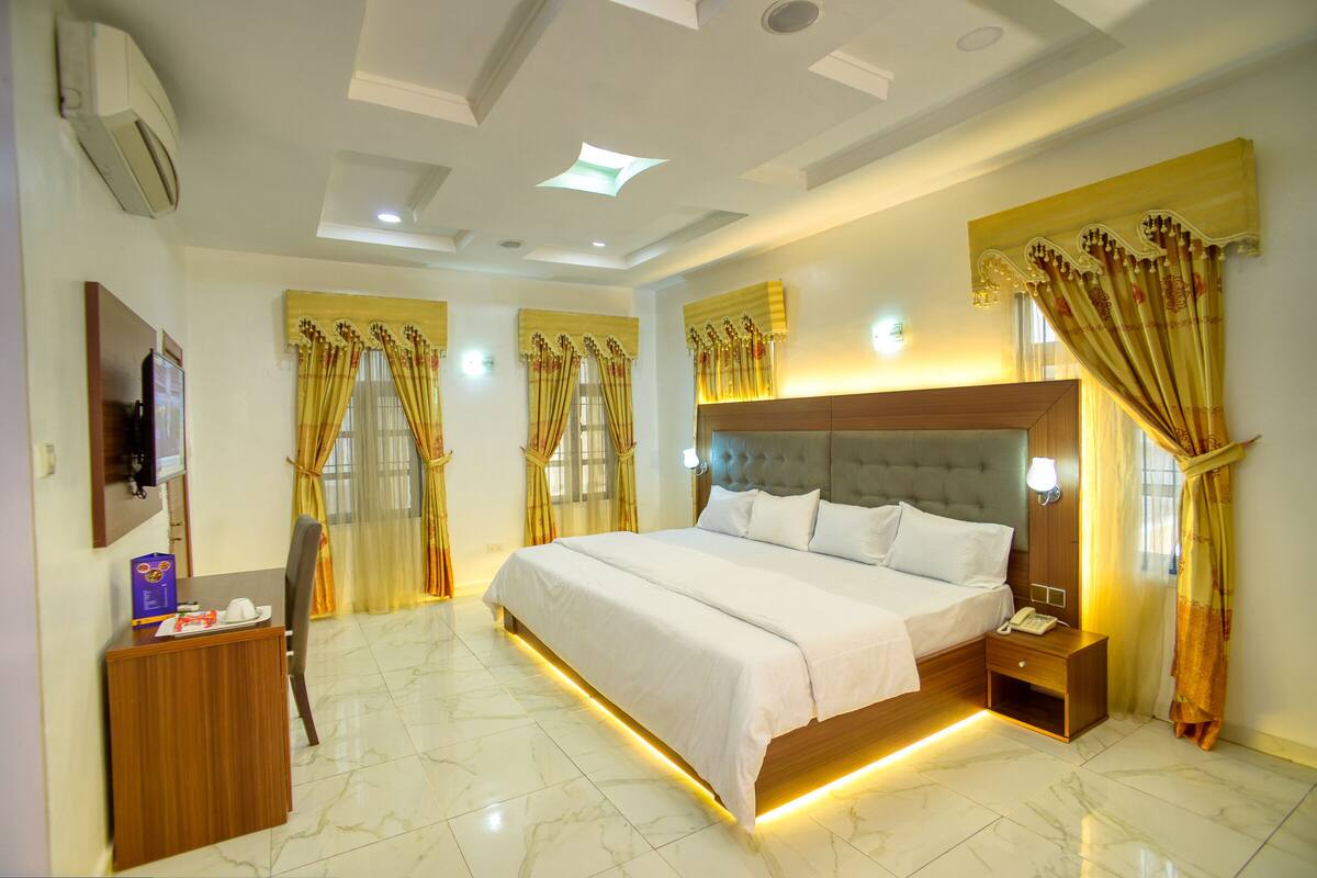 Double Room (Marigold) | Minibar, desk, free WiFi
