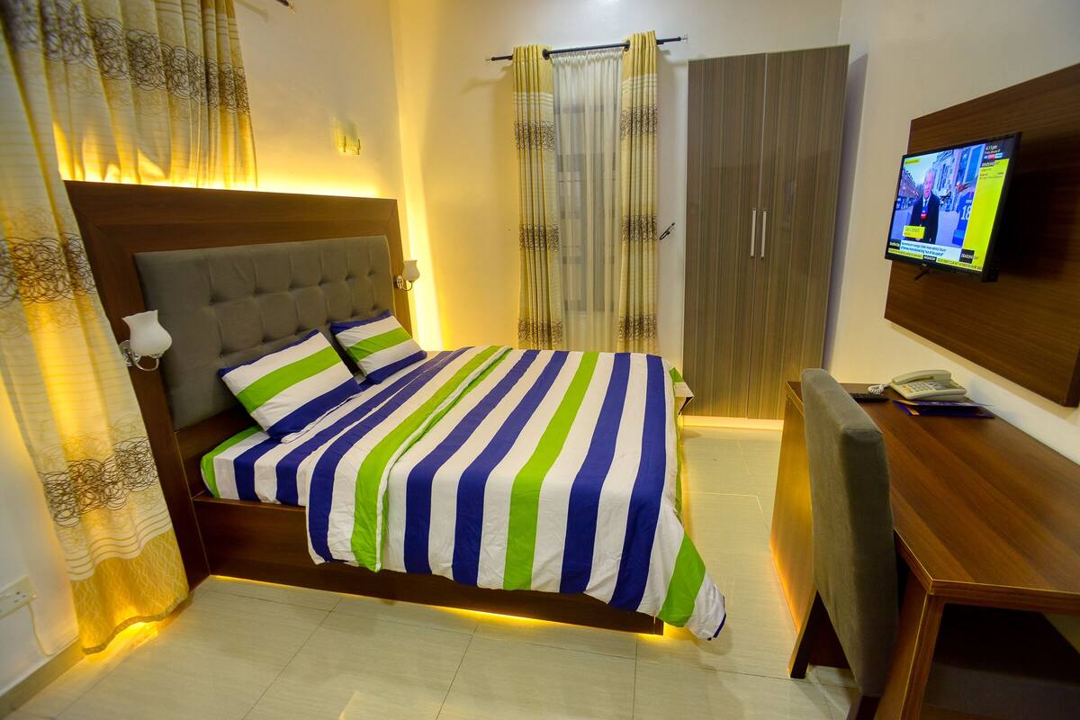 Double Room (Iris) | Minibar, desk, free WiFi