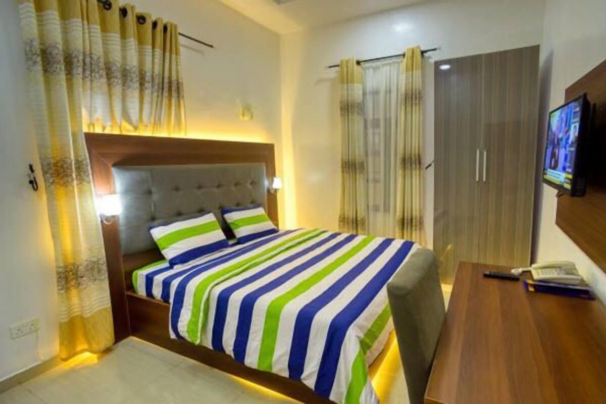 Minibar, desk, free WiFi