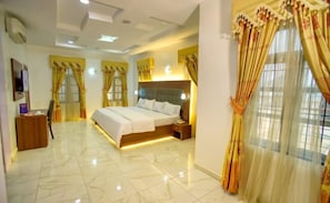 Double Room (Marigold) | Minibar, desk, free WiFi