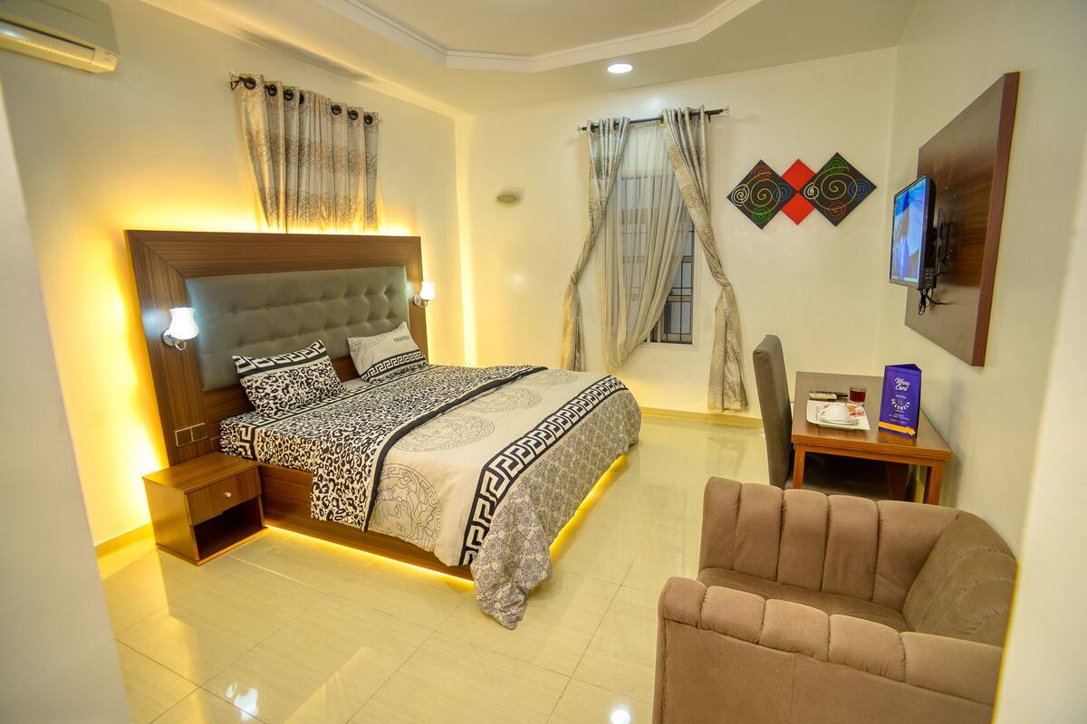 Double Room (Lavender) | Minibar, desk, free WiFi