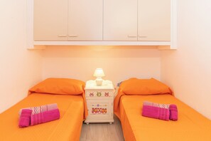 2 Schlafzimmer, Bügeleisen/Bügelbrett, Bettwäsche