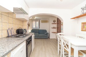 Fridge, microwave, oven, stovetop - Centrally Located, Mediterranean Holiday Apartment with Garden and Terrace; Pets Allowed (san teodoro)
